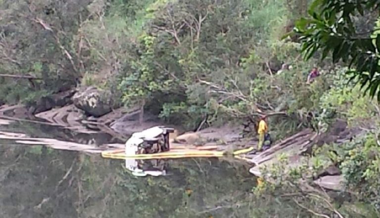Car crashes into Tweed River off Kyogle Road
